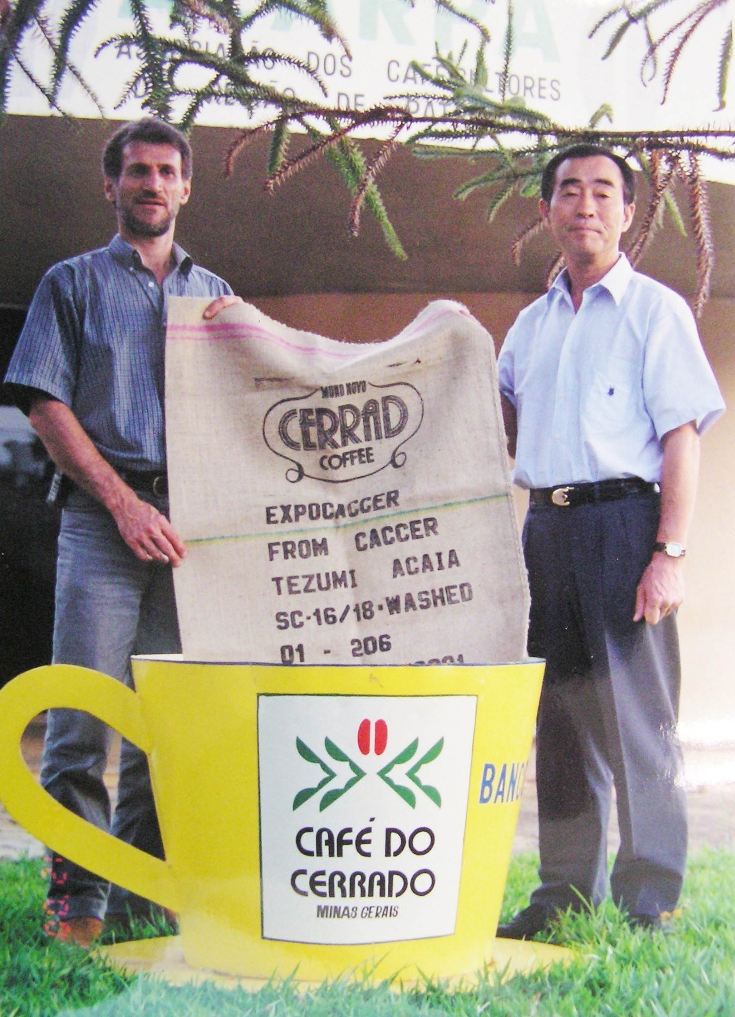 創業者の故・上原勇作とセラード生産者組合創始者アギナルド氏